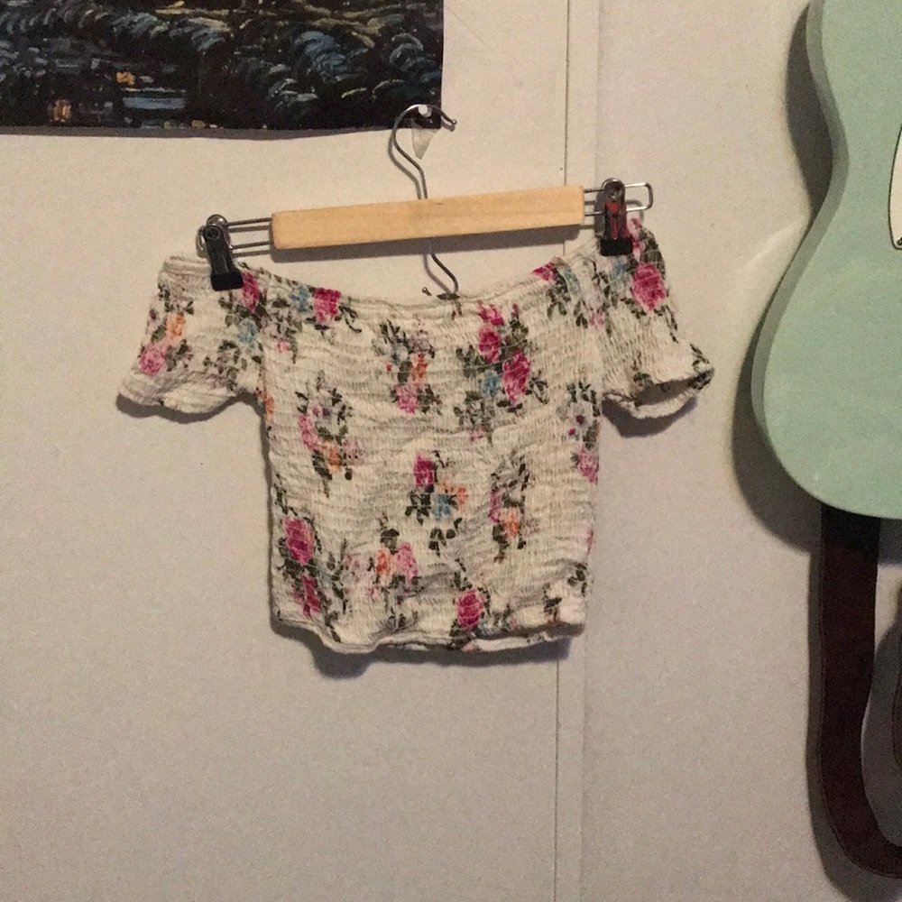 Brandy Melville Scrunch off the shoulder top